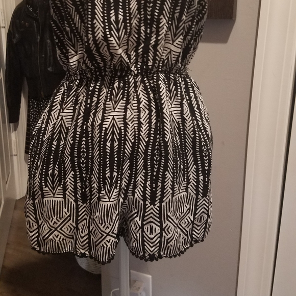 Romper - Picture 3 of 4